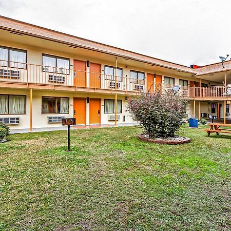 Oyo Hotel Lake Charles Hwy 10 Ngoại thất bức ảnh