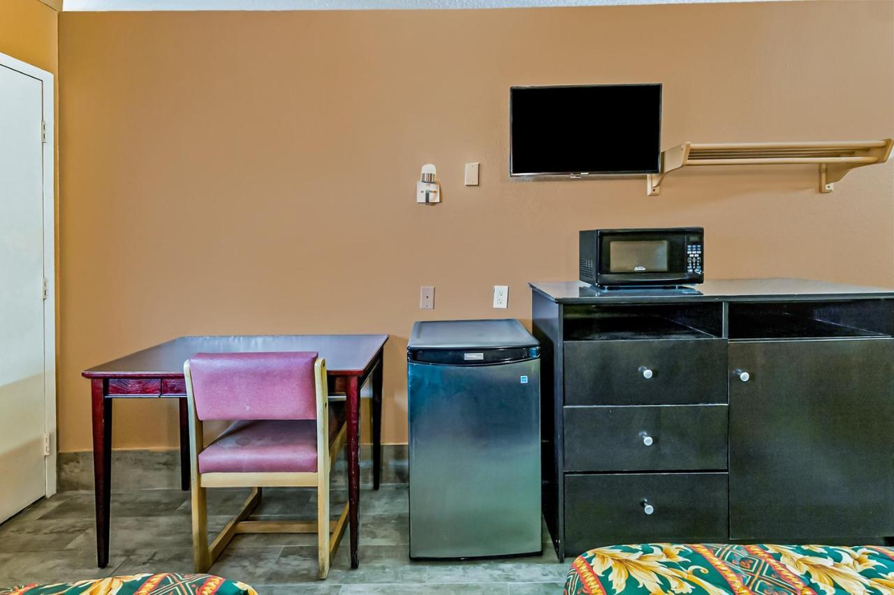 Oyo Hotel Lake Charles Hwy 10 Ngoại thất bức ảnh