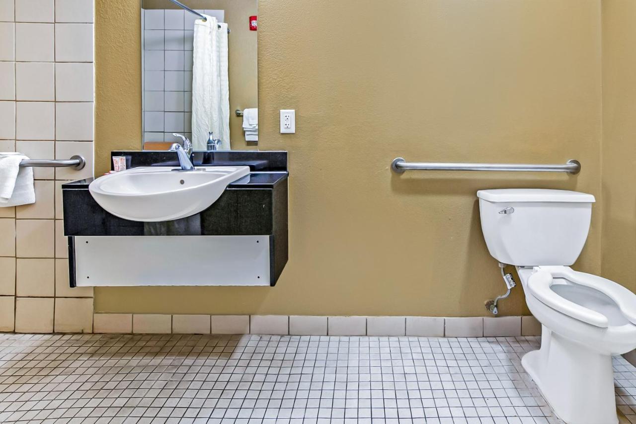 Oyo Hotel Lake Charles Hwy 10 Ngoại thất bức ảnh
