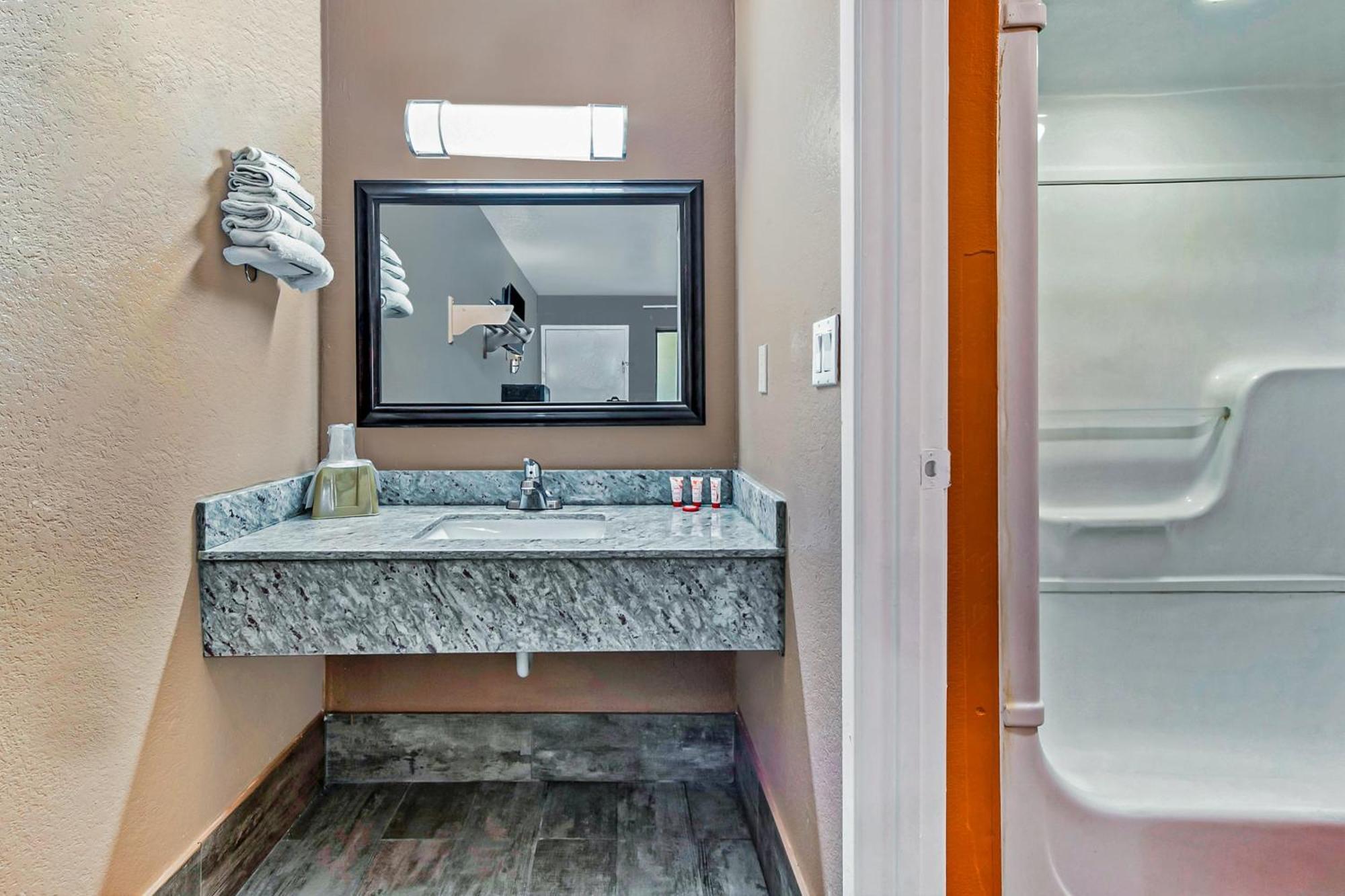 Oyo Hotel Lake Charles Hwy 10 Ngoại thất bức ảnh